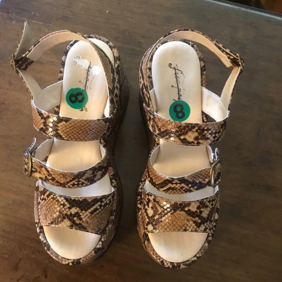 New Free People 4” platform snake print sandals 9 - Picture 10 of 11